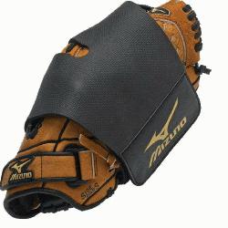 izuno Glove Wrap keeps glove and pocket in perfect shape. Flexcut panel for perfect