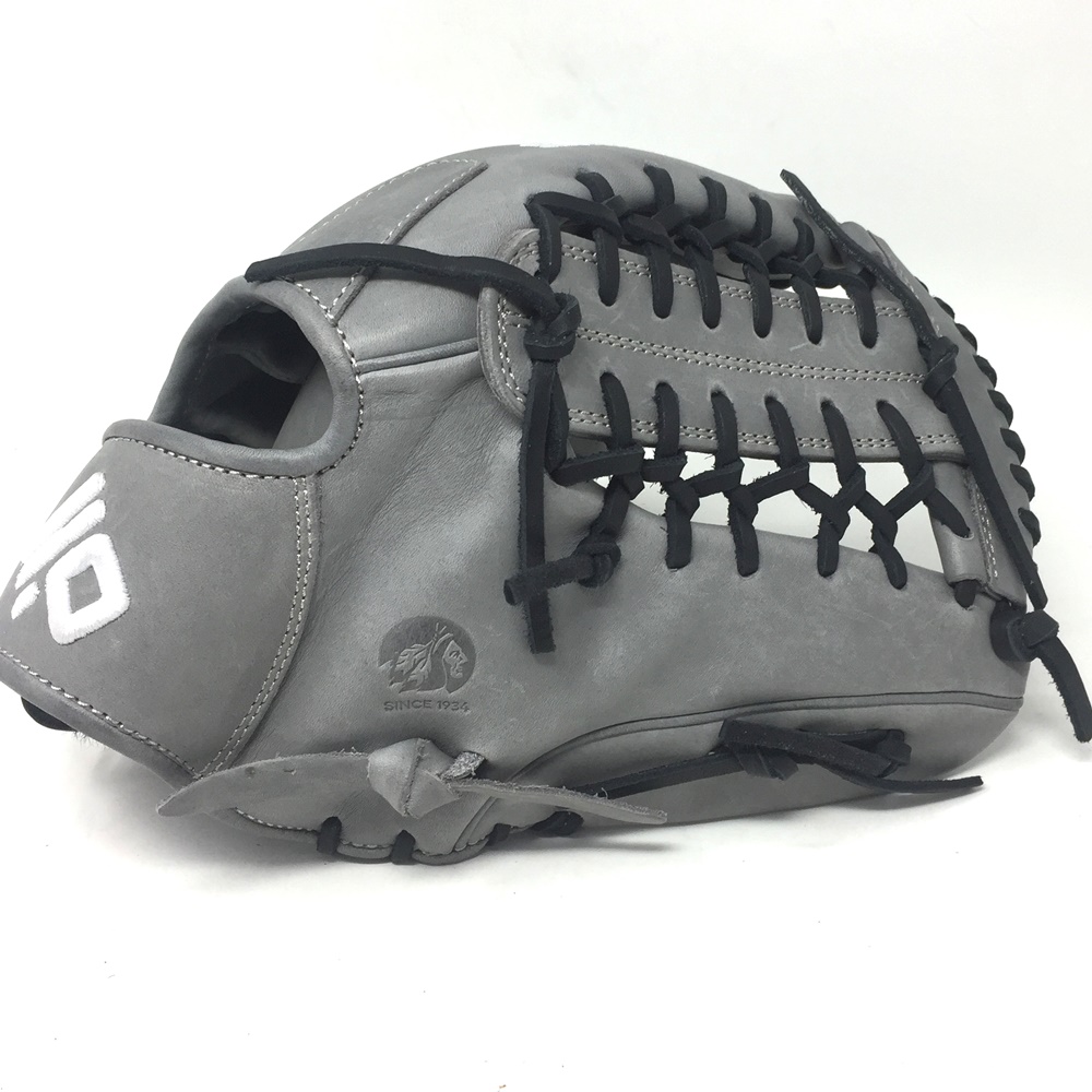 The American Kip series, made with the finest American steer hide, tanned to create a leather with similar characteristics to Japanese and European kip leather, making a light weight and highly structured glove. This series is offered in four modern colors - white, black, blonde, and gray - and is a top choice among or pro players.