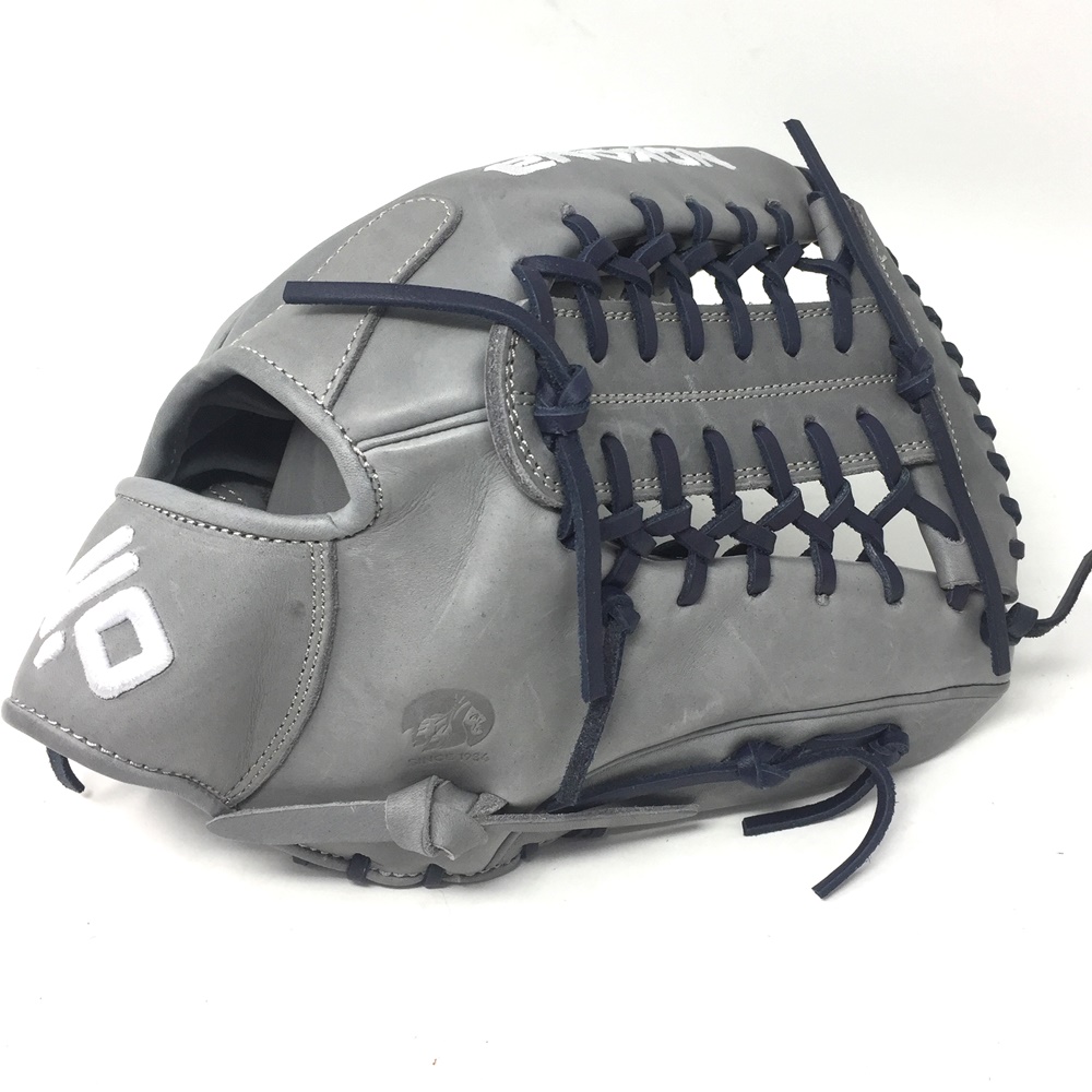 The American Kip series, made with the finest American steer hide, tanned to create a leather with similar characteristics to Japanese and European kip leather, making a light weight and highly structured glove. This series is offered in four modern colors - white, black, blonde, and gray - and is a top choice among or pro players.