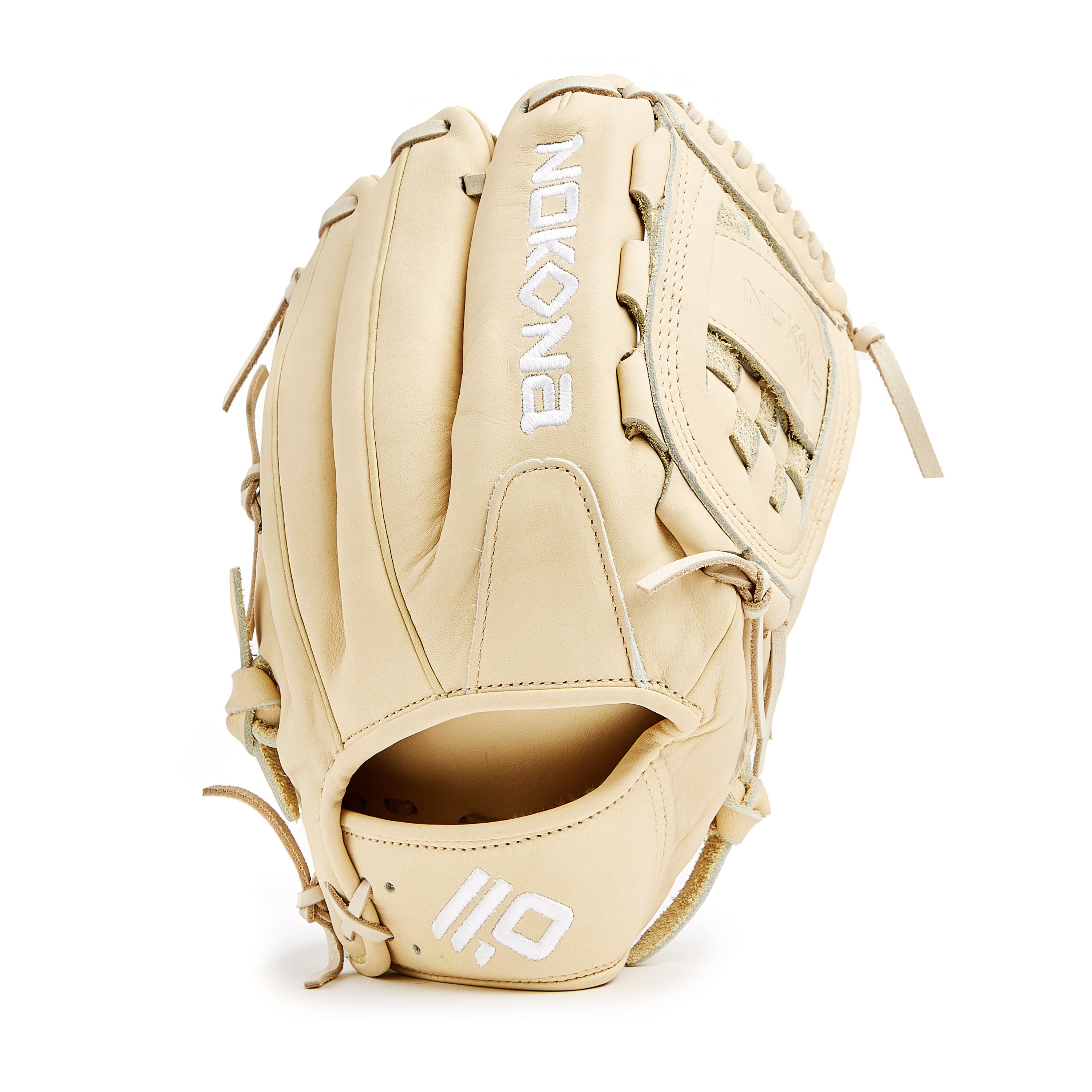 The American Kip series, made with the finest American steer hide, tanned to create a leather with similar characteristics to Japanese and European kip leather, making a light weight and highly structured glove. This series is offered in four modern colors - white, black, blonde, and gray - and is a top choice among or pro players.