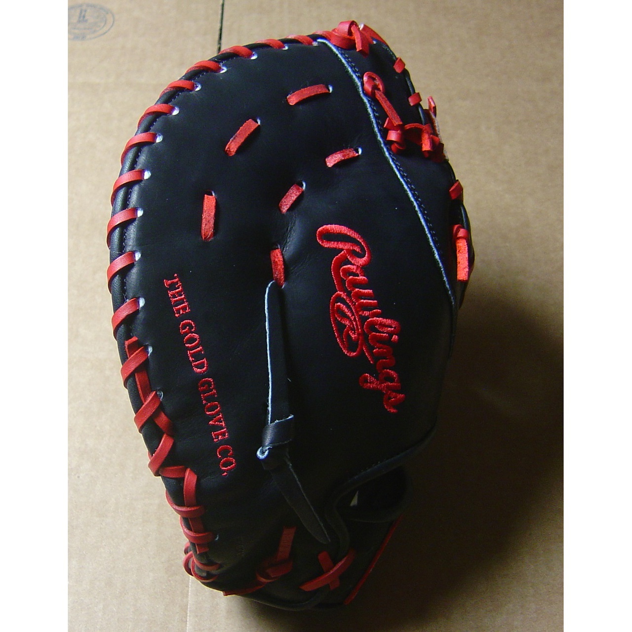 rawlings-heart-of-hide-procmhcp-first-base-mitt-12-75-right-hand-throw PROCMHCP-RightHandThrow Rawlings 083321496523 This Heart of the Hide players series 1st Base model features