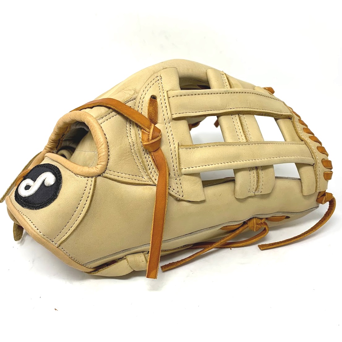 soto-camel-12-75-h-web-baseball-glove-right-hand-throw S20-1275-CM-H-RightHandThrow soto  <span><strong><span style=font-size medium;>Made in Mexico </span></strong>  <img class=__mce_add_custom__ title=mexico-flag-50.jpg src=  