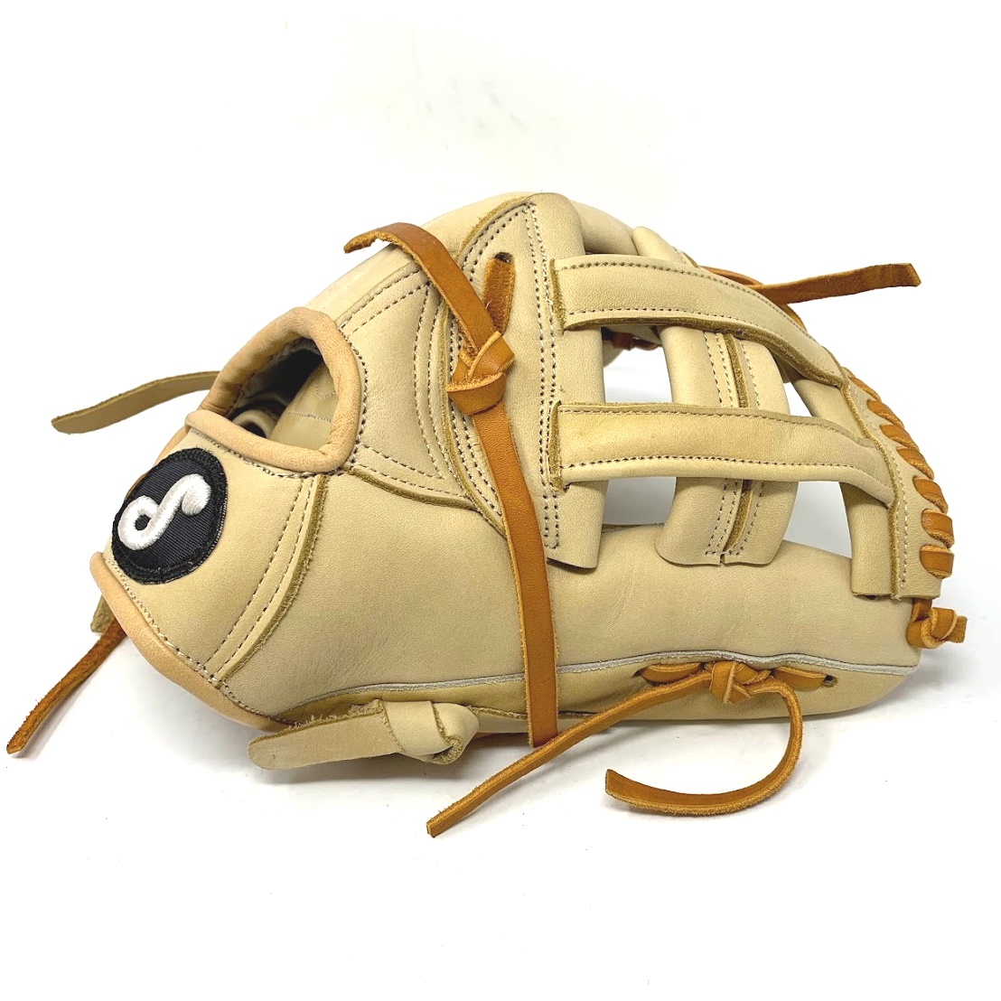 soto-camel-12-inch-h-web-baseball-glove-right-hand-throw S20-12-CM-H-RightHandThrow soto  Made in Mexico    The Soto family has been making gloves