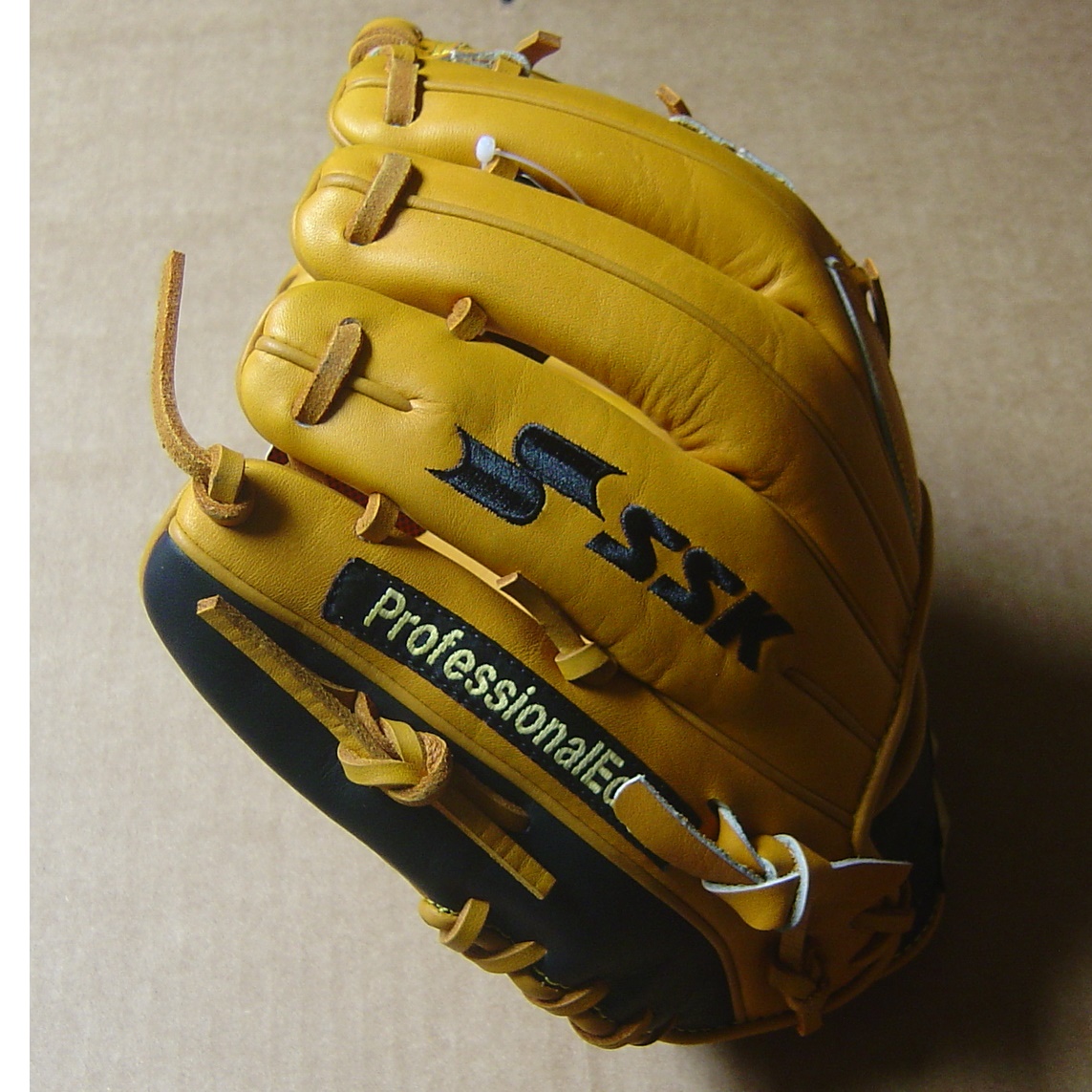 ssk-premier-pro-11-5-baseball-glove-right-hand-throw-i-web S16300CI-RightHandThrow SSK 083351458348 Culture Tradition Greatness. Words that describe SSK and their manufacturing process.
